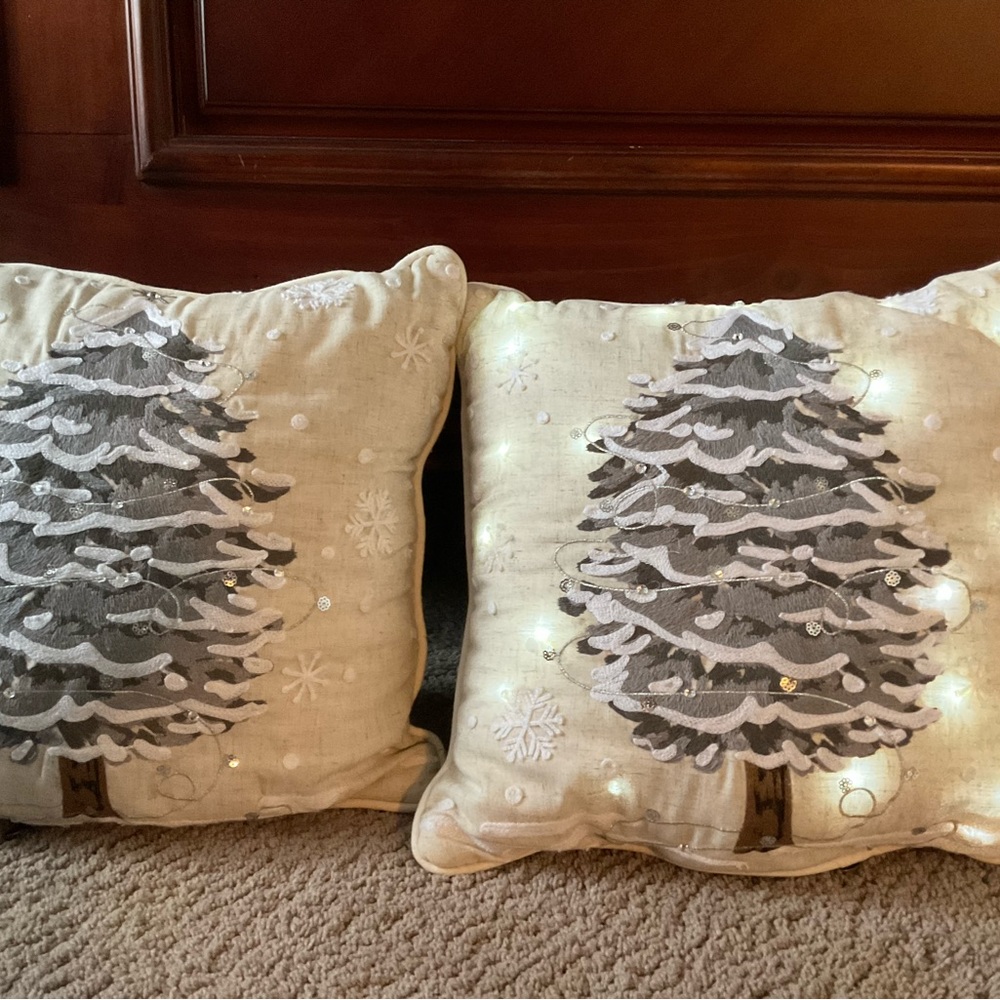 Pier 1 Light Up Christmas Tree Pillow (2)
